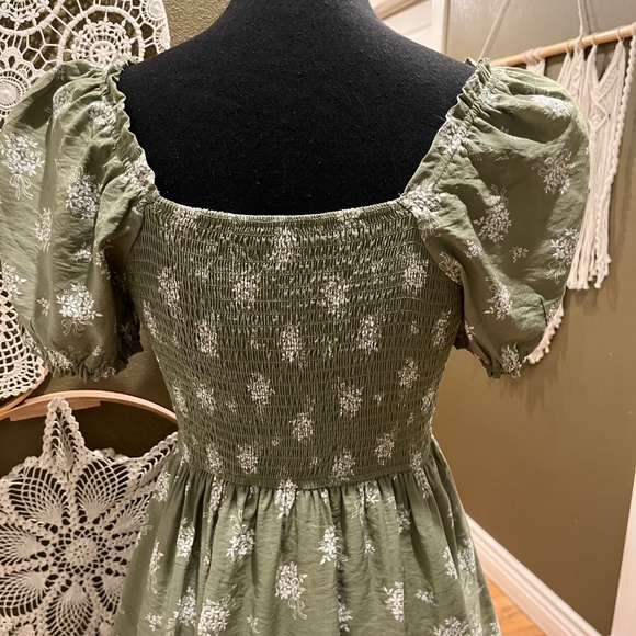 Heperus Green Floral Smocked Puff Sleeve Mini Dress – Size M - Picture 9 of 13
